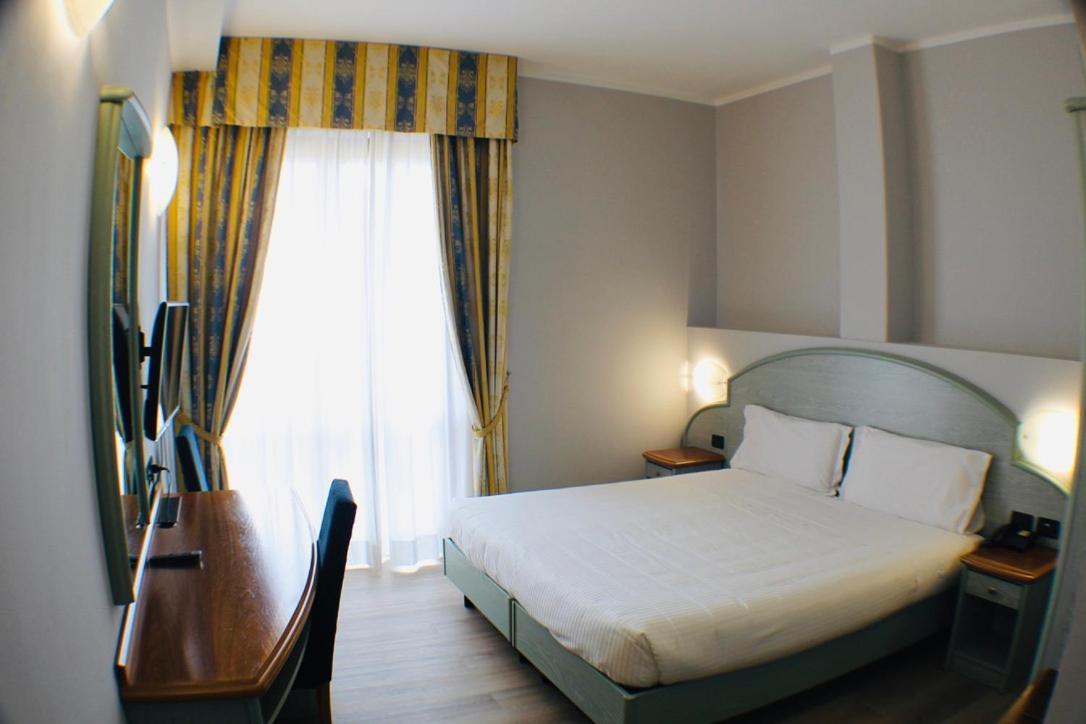 Hotel Europa Milano Розате Экстерьер фото