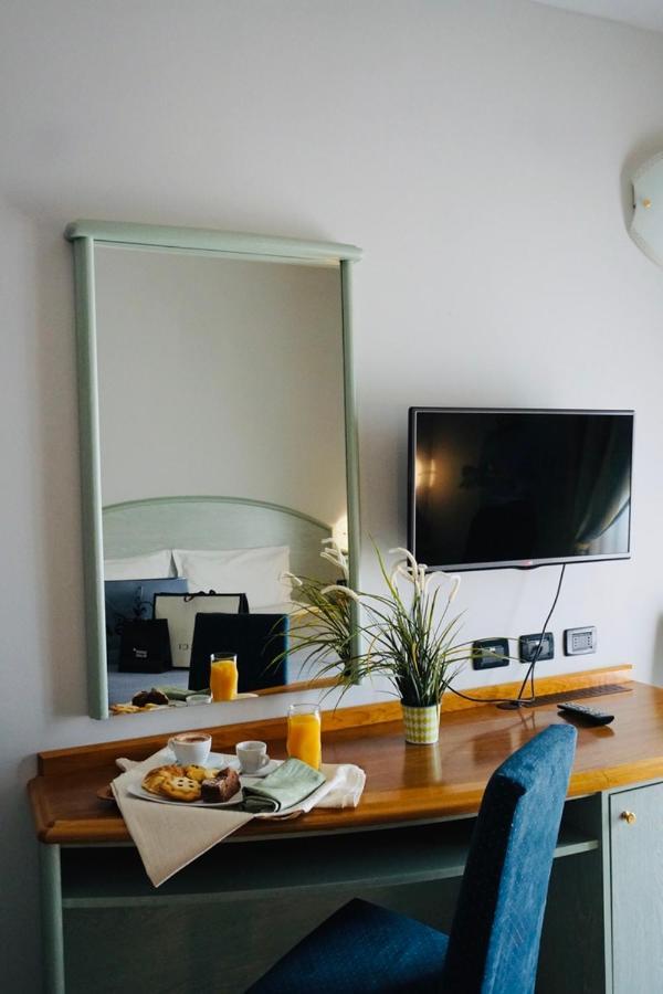 Hotel Europa Milano Розате Экстерьер фото