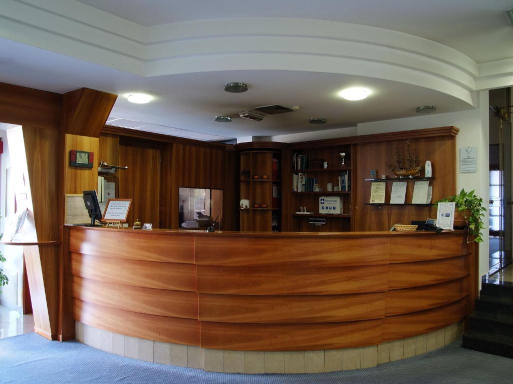Hotel Europa Milano Розате Экстерьер фото